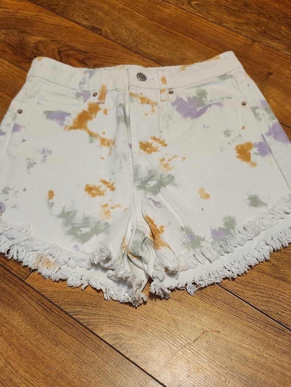 ❤️3 For 10.❤️wild fable White Tie-Dye Frayed Hem Jean Shorts